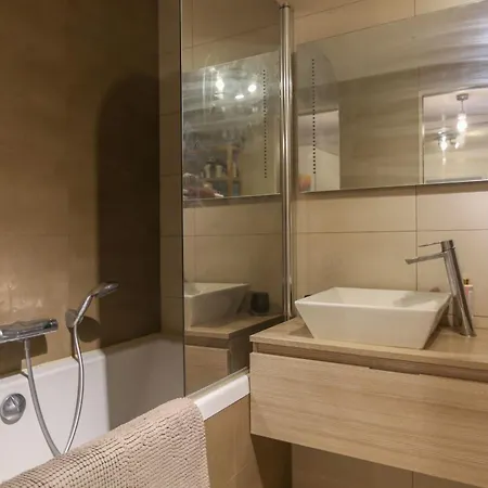 Апартаменты 37 M Cocoon With Balcony Париж