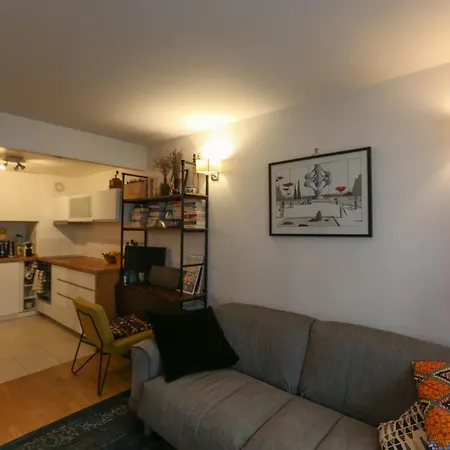 37 M Cocoon With Balcony * Париж